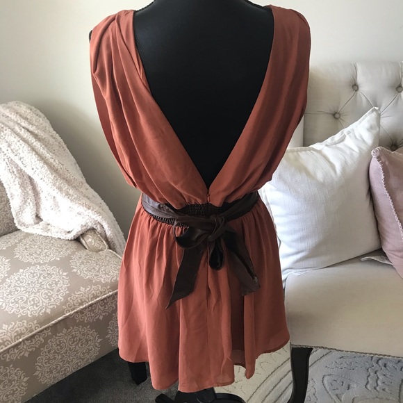 Tie back v neck dress - Picture 7 of 8
